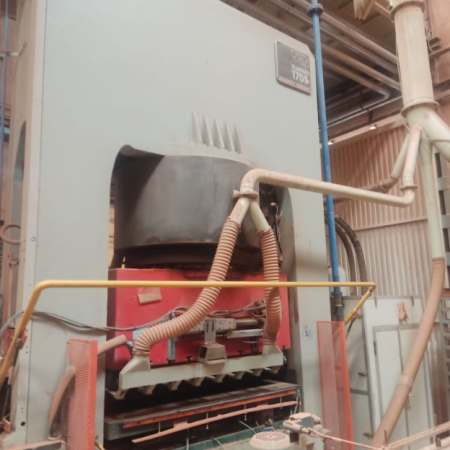 3e2b24_e4cf2e31b3eb4805924eb4ee91d84102mv2